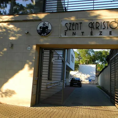 Apartment Szent Kristof Intezet Vendeghaza *