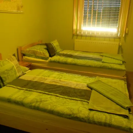 Szent Kristof Intezet Vendeghaza Apartment Debrecen