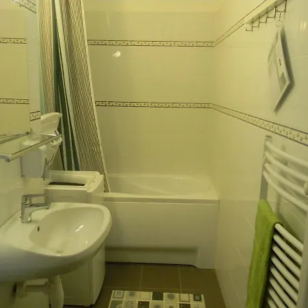 Apartment Szent Kristof Intezet Vendeghaza Debrecen